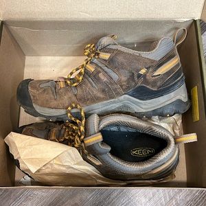 Women’s size 8 Keen Hiking Boots
